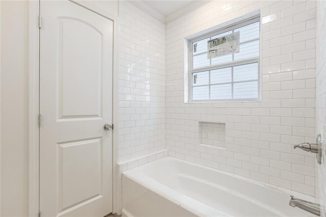 bathroom with tiled shower / bath combo