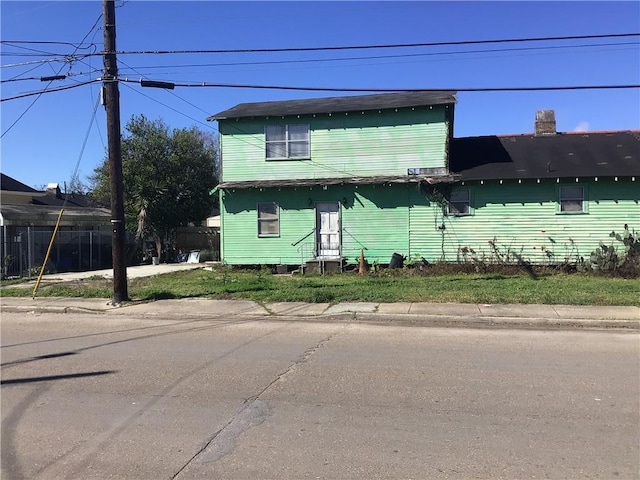 view of front of property