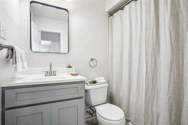 3528 Tulane Dr, Kenner, LA 70065 - bathroom with vanity, toilet, and a shower with curtain
