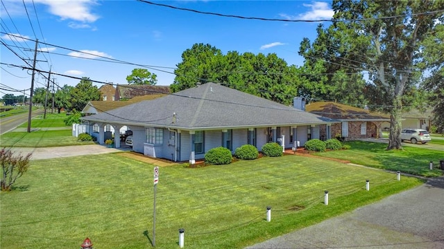 ranch-style home featuring covered porch and a front yard