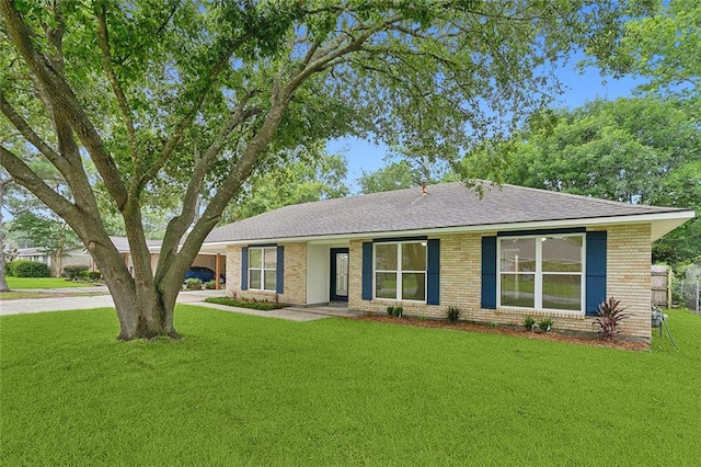 ranch-style house featuring a front lawn