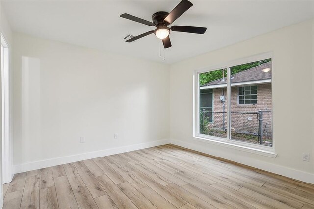 unfurnished room featuring plenty of natural light, light wood-type flooring, and ceiling fan