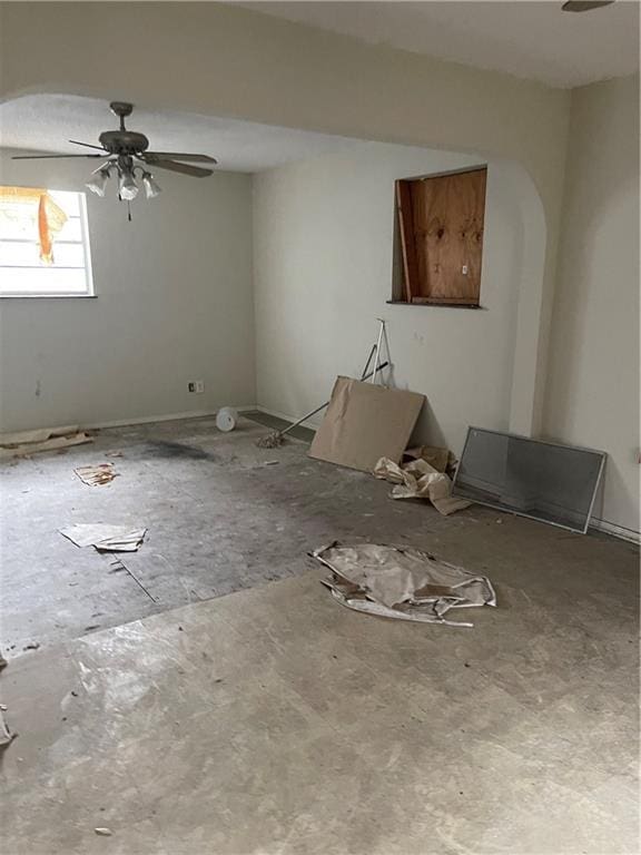 empty room with ceiling fan