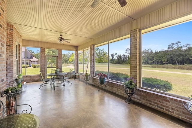 sunroom / solarium with ceiling fan