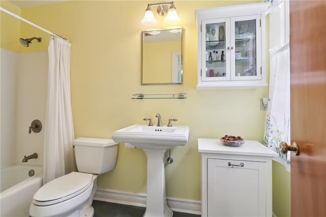 full bathroom featuring toilet, shower / bath combo with shower curtain, and sink