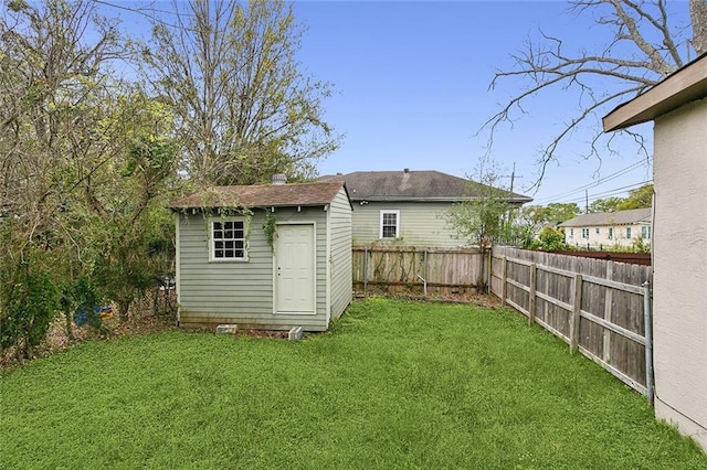 view of yard featuring a storage unit