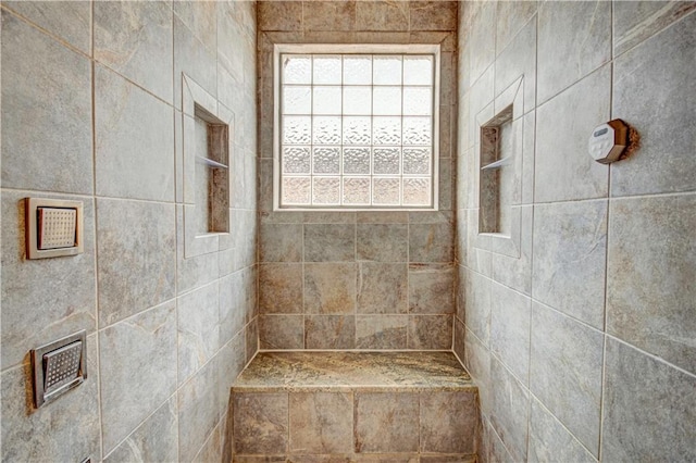 bathroom featuring a tile shower