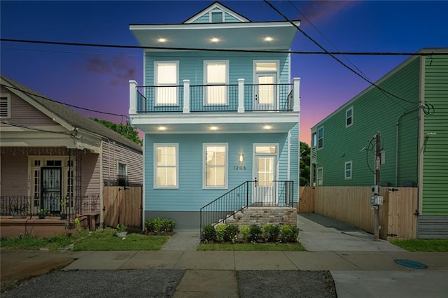 view of front of property featuring a balcony