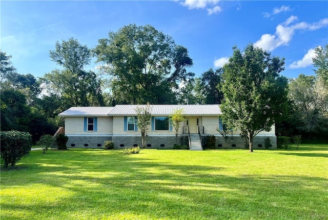 single story home featuring a front yard