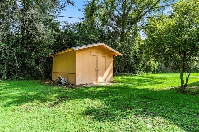 view of outdoor structure with a yard