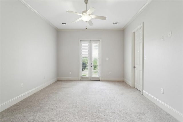 empty room featuring light carpet, ornamental molding, and ceiling fan