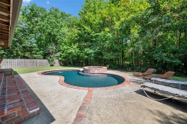 view of pool with an in ground hot tub and a patio area