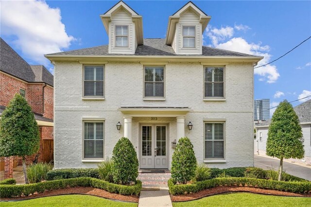 view of front of house with a front yard