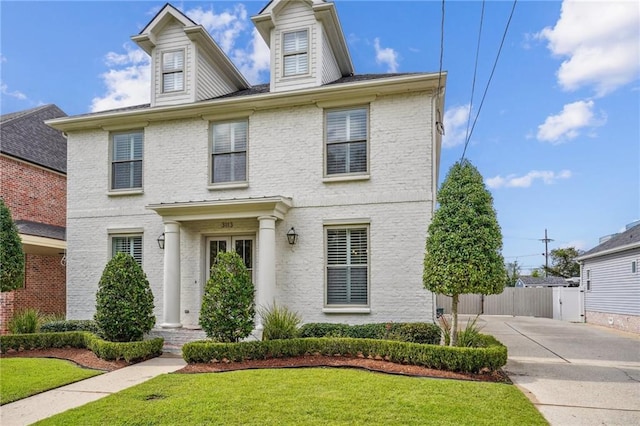 view of front of property with a front lawn