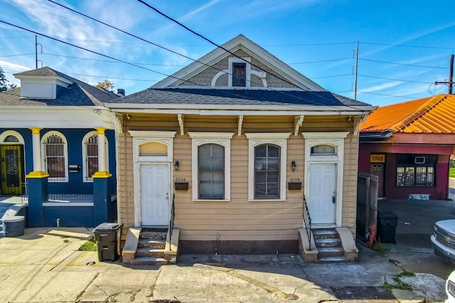 view of front of property