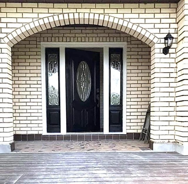 doorway to property featuring covered porch