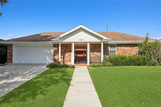 view of front facade with a garage and a front yard