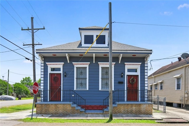 view of front of property