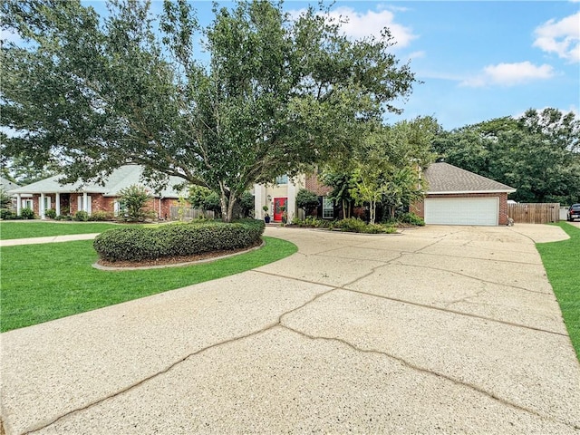 view of front of property featuring a front lawn and a garage