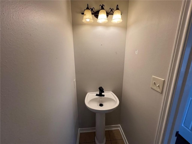 bathroom featuring tile patterned floors and baseboards