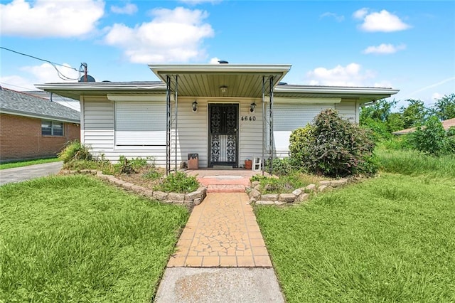 view of front of house with a front yard