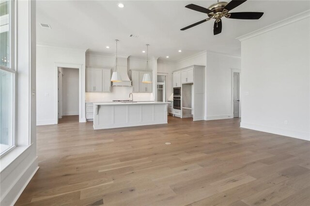 unfurnished office with built in desk, a notable chandelier, and light hardwood / wood-style flooring