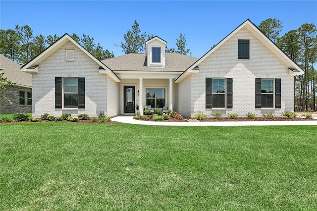 view of front of home featuring a front yard