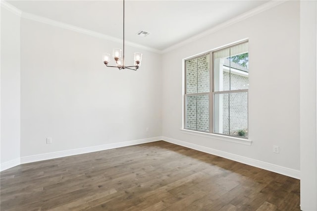 unfurnished room with crown molding, dark wood-type flooring, and an inviting chandelier