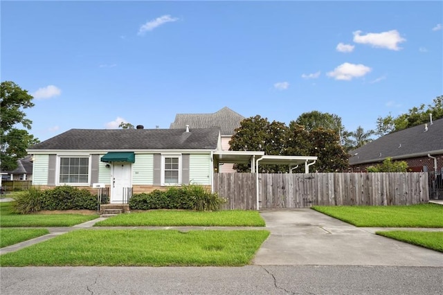 view of front of property with a front lawn