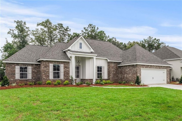 view of front facade featuring a garage and a front yard