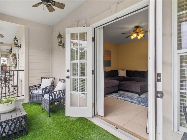 property entrance featuring ceiling fan