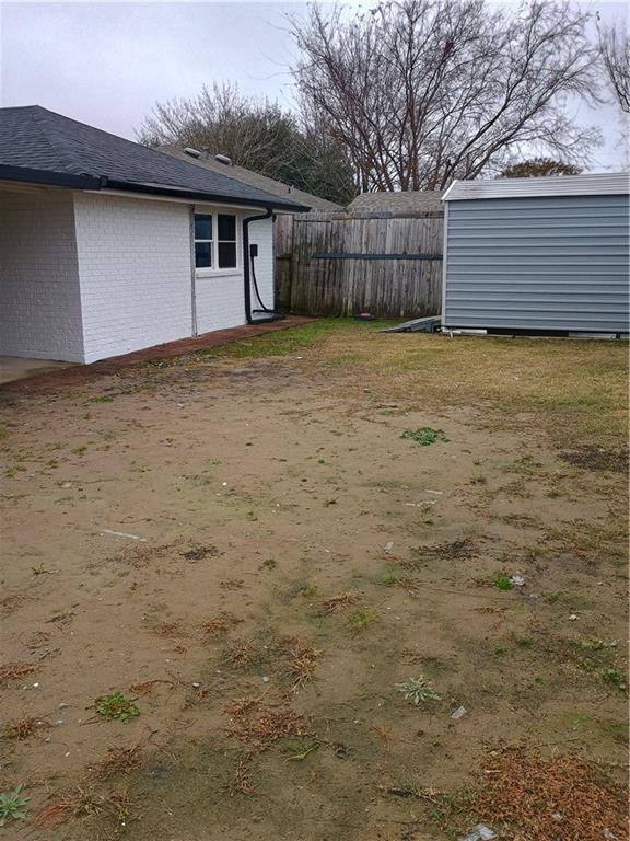 view of yard with a shed