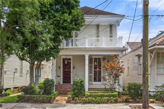 view of front of house featuring a balcony and covered porch