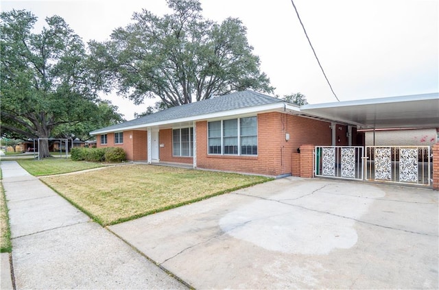 ranch-style home featuring a front lawn and a carport