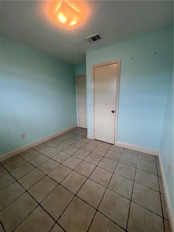 spare room with light tile patterned floors