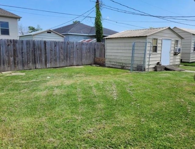 view of yard featuring a storage unit