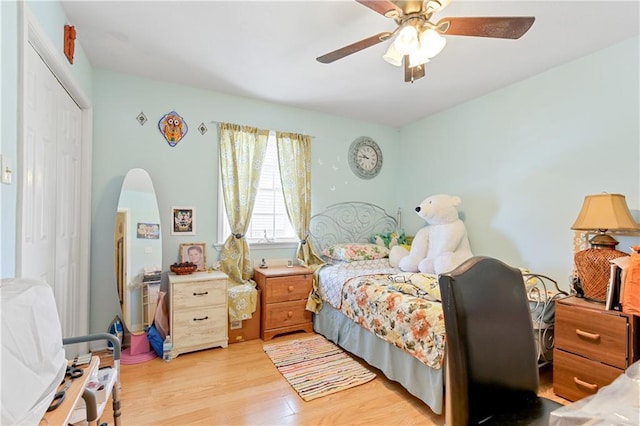 bedroom with ceiling fan, a closet, and light hardwood / wood-style flooring