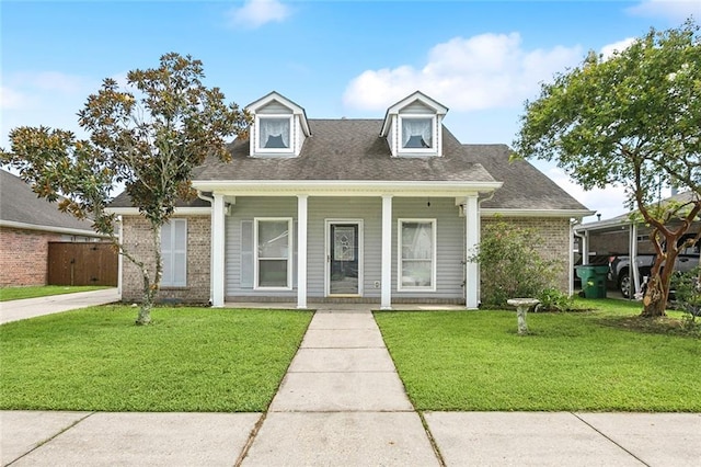 cape cod house featuring a front lawn