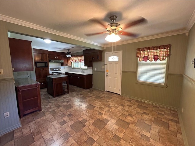 kitchen with a center island, crown molding, sink, stainless steel range oven, and black microwave