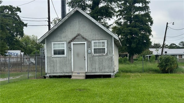 view of outdoor structure featuring a yard