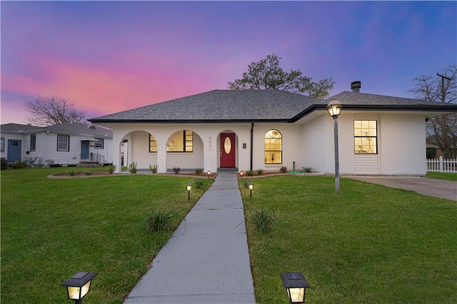 view of front of property with a front yard