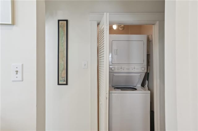 2900-04 Esplanade Ave, New Orleans, LA 70119 - laundry area with stacked washer and clothes dryer