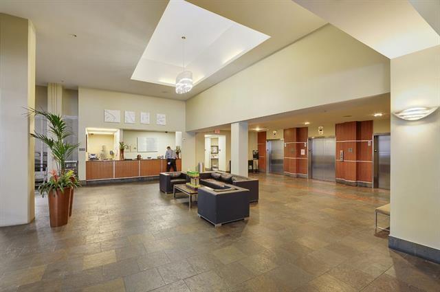 common area featuring a high ceiling