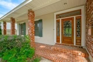 property entrance featuring a porch