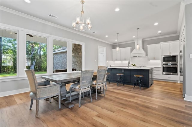dining area with recessed lighting, light wood finished floors, a notable chandelier, crown molding, and visible vents