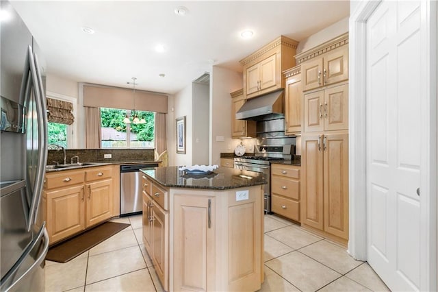 kitchen featuring stainless steel appliances, a center island, sink, and light brown cabinetry