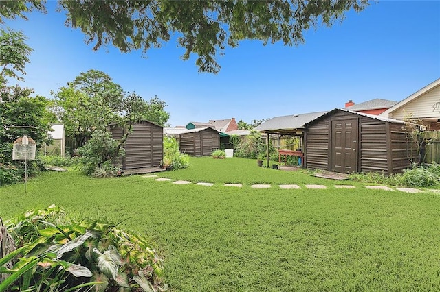 view of yard featuring a storage shed