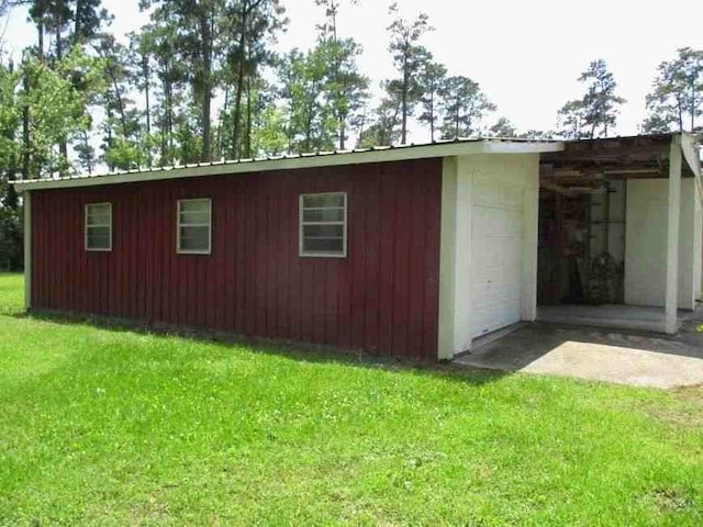 view of outdoor structure featuring a lawn