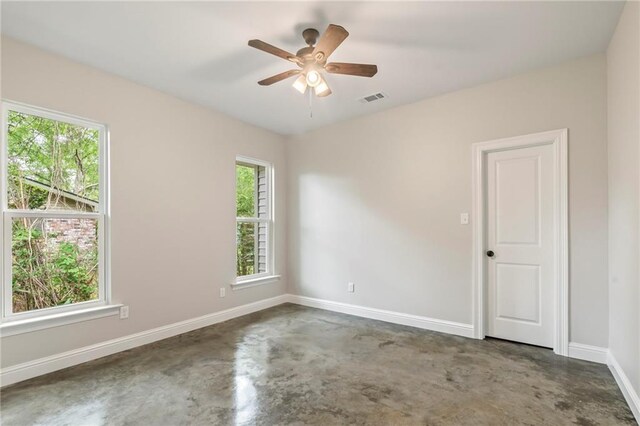 empty room with ceiling fan