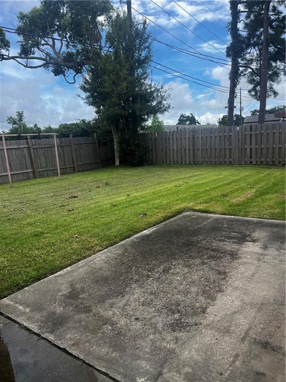 view of yard with a patio